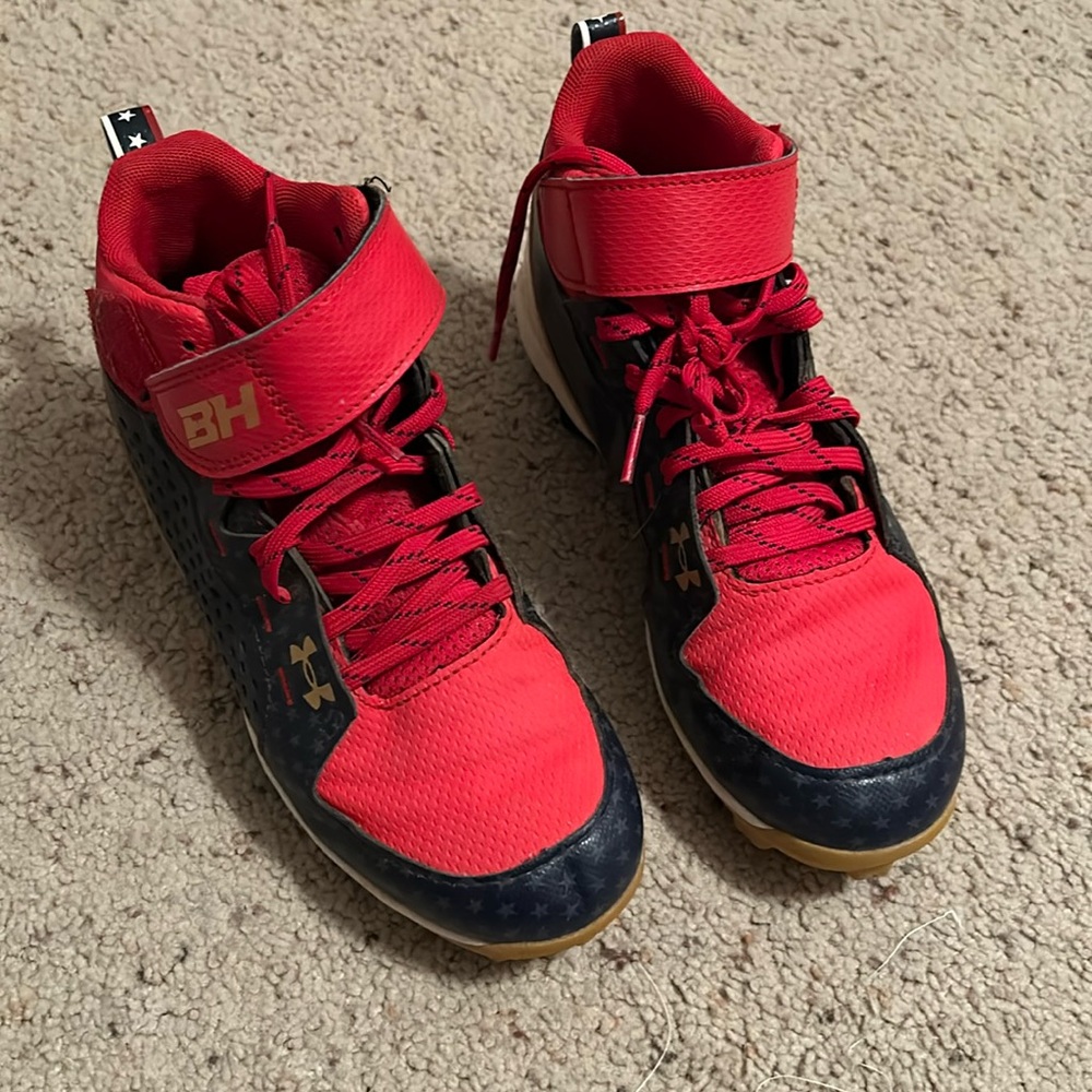 Boys baseball cleats